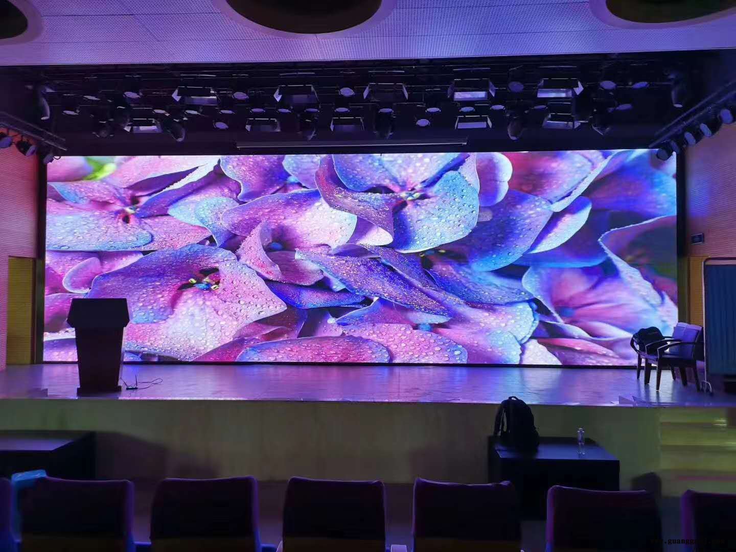 客运站候车厅安装一块播放车次信息的鹏晟室内P3全彩LED显示屏的资金预算图2