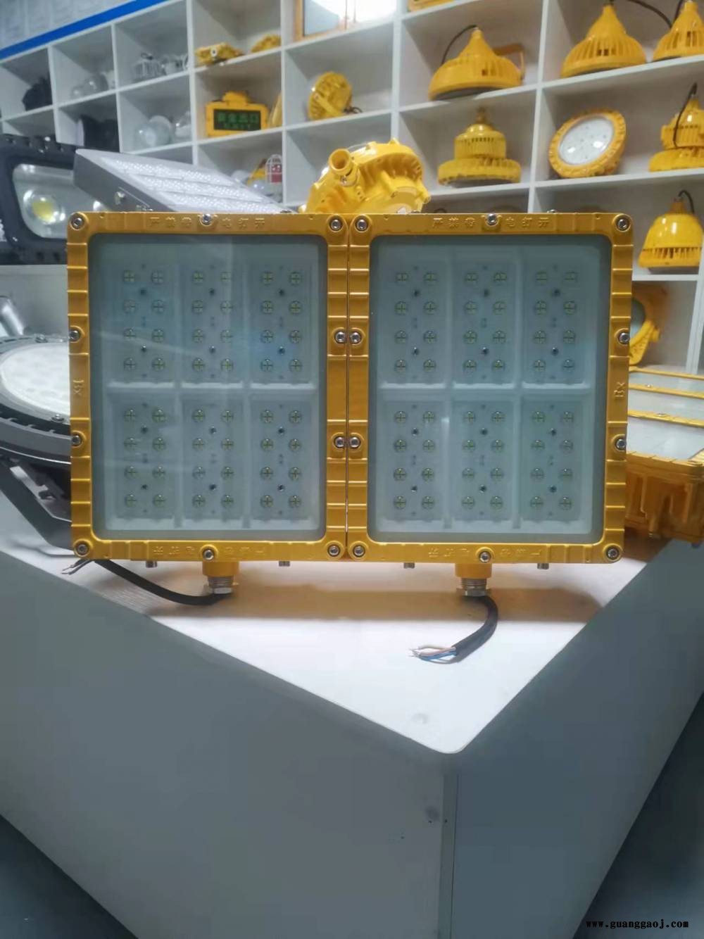 工矿灯led厂房灯化工厂防爆灯防尘仓库车间照明吊灯led泛光灯100w图1