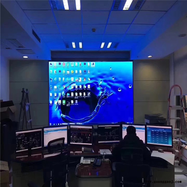 展厅弧形LED电子屏效果 P1.875大厅LED显示屏价格 室内曲面LED背景墙设计方案图2