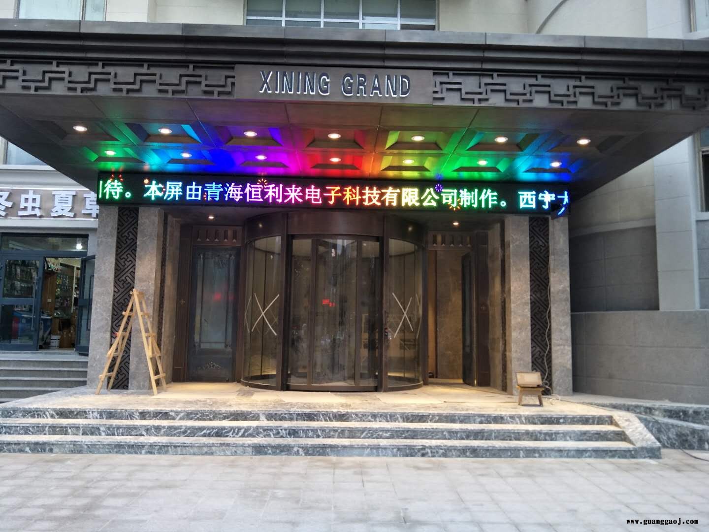 宁夏室外P10门头全彩显示屏  户外广告屏  led显示屏厂家直销，恒利来专业led多年，设计，安装，售后服务于一体图2