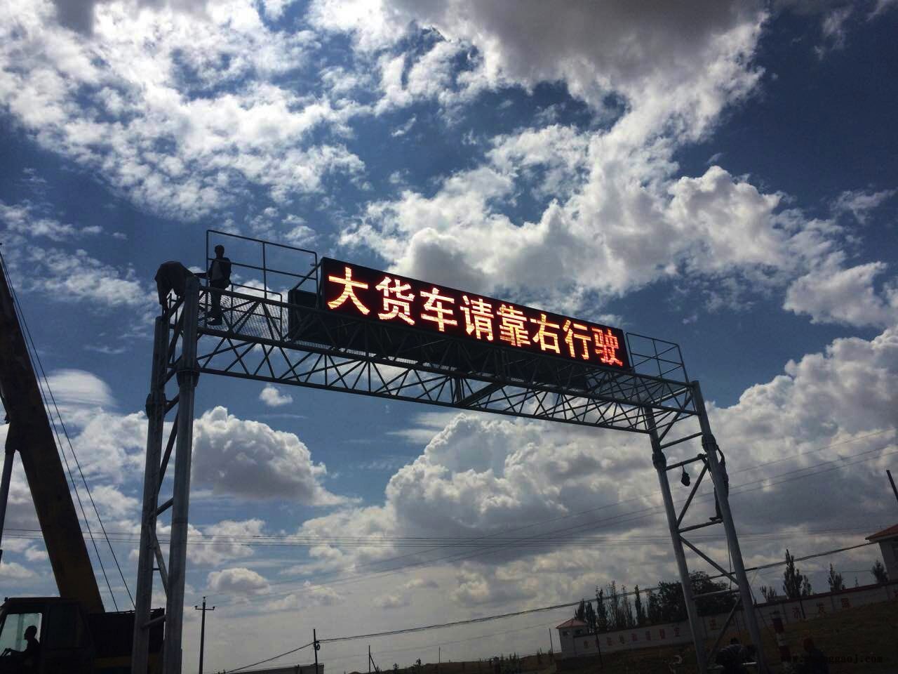 高速路LED显示屏厂家当选广西骏溪交通 南宁高速显示屏批发