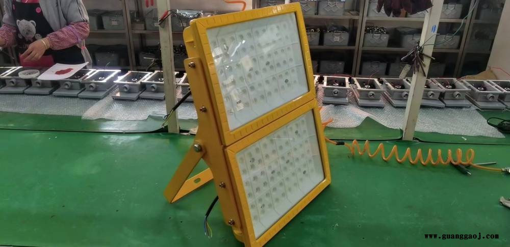 led防爆灯仓库厂房100W200瓦300w防水防尘应急隔爆型加油站投光灯图3