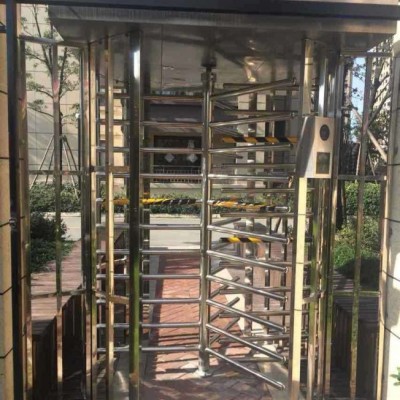 远韬智能LED屏联动全高闸可以控制LED显示屏显示刷卡信息
