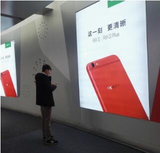 上海工厂喷绘写真uv软膜 高清B1阻燃5米uv软膜可提供阻燃证书图3