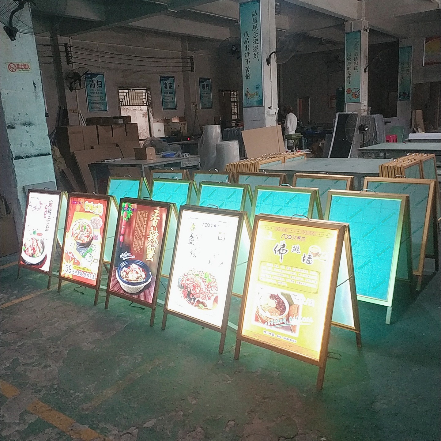 A型发光广告牌便携式折叠海报架灯箱展示牌充电立式双面落地式图3