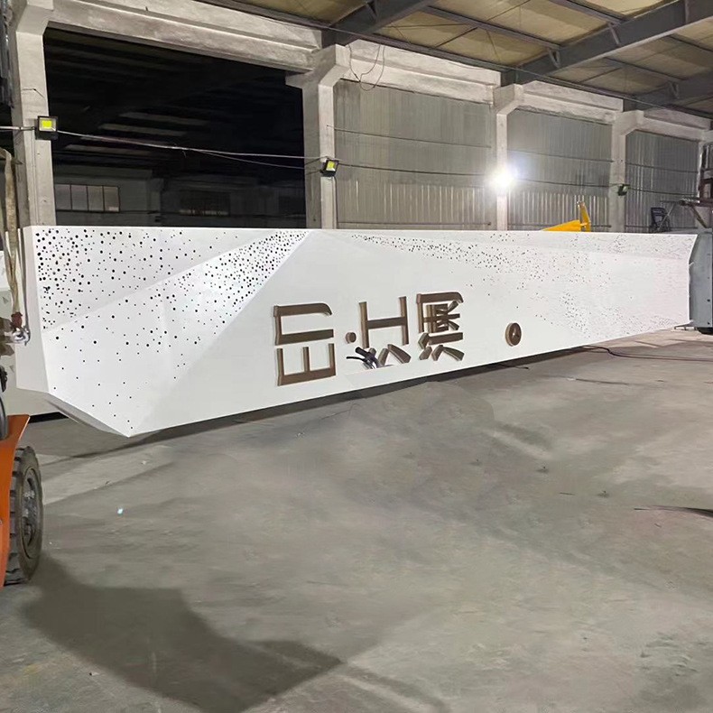 户外导向牌广告标识牌指示牌厂家定制立式发光不锈钢精神堡垒雕塑图2
