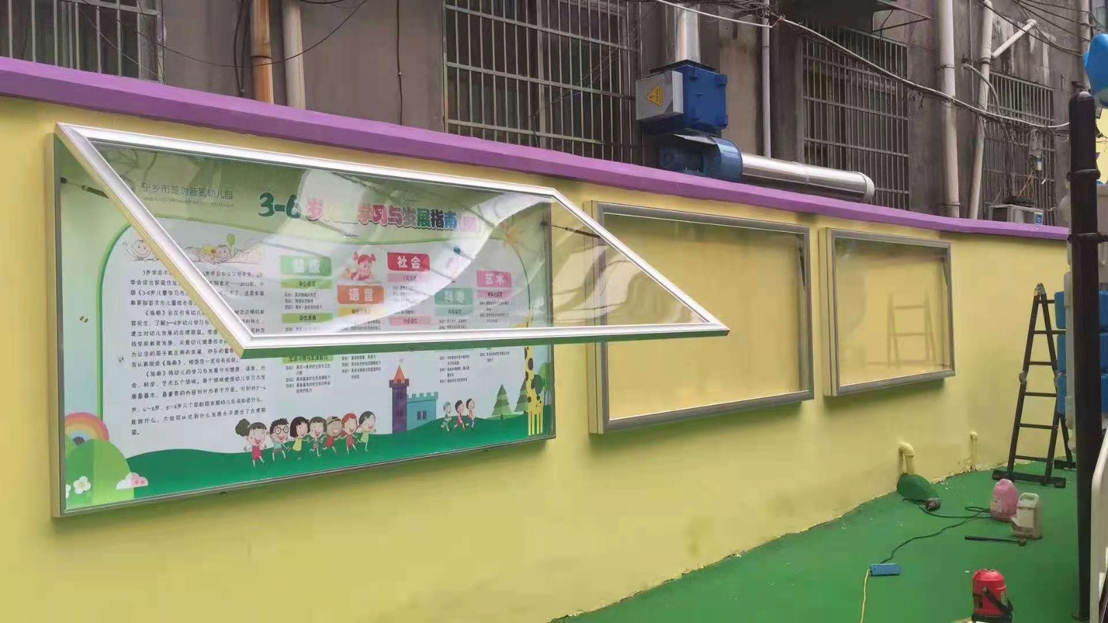 定制党建户外广告宣栏 宣传展板带棚宣传铝框可移动立杆宣传图2