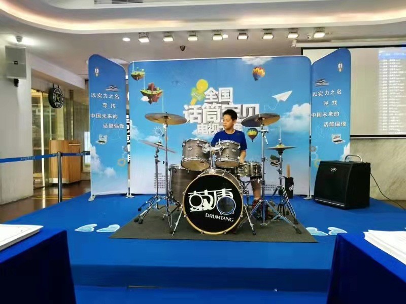铝合金快幕秀 户外展会广告直播签到背景墙展会布艺签字墙图1