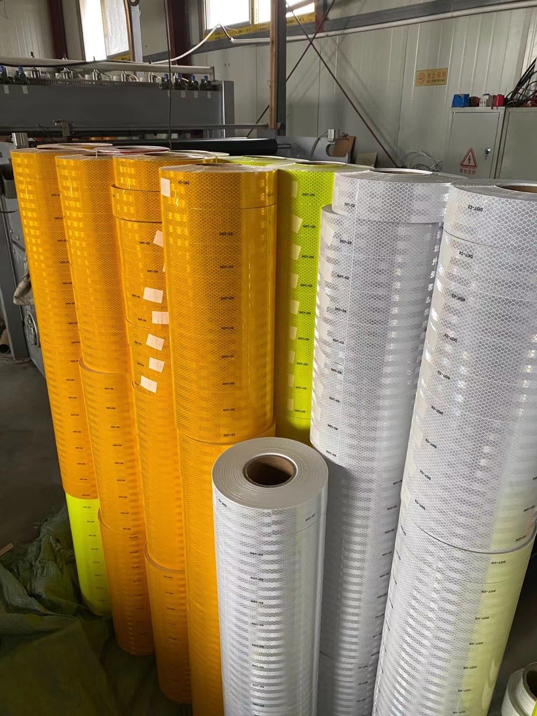 定制 DOT跨境CE反光贴 LOGO PVC PP PET工程级货车反光膜 E-mark图2